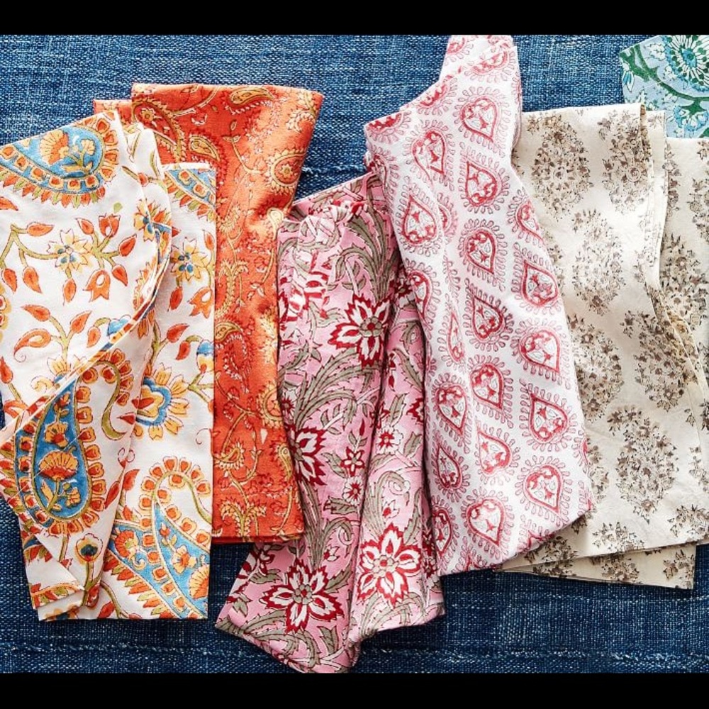 New S/4 Pottery Barn Pink Medallion Block Print Napkins, Cotton, 20”